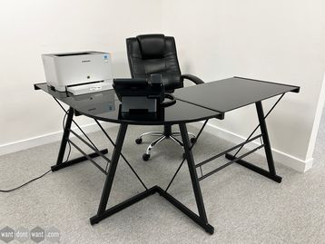 Used 1300mm glass top reception/executive corner desk