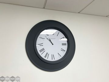 Used wall clock 