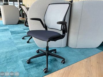 47 x Absolutely immaculate used Humanscale Diffrient World task chairs.