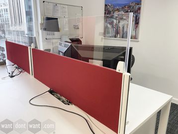 Used 1400mm Red Screens excluding perspex toppers