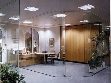 Office Furniture - Silicone jointed glass partitions 